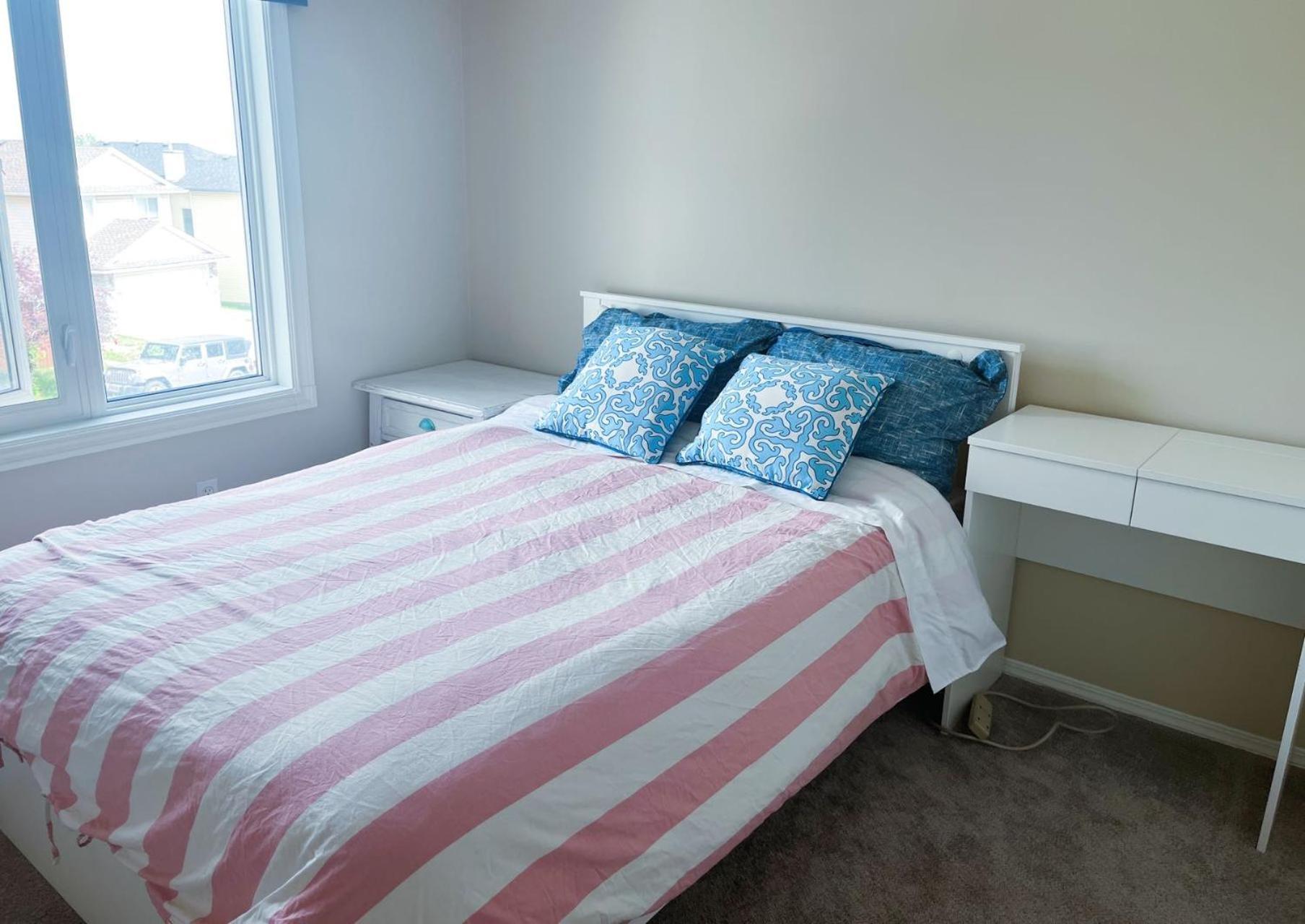 Best Garden House&3 Mins Bus Station Close C-Train&Free Parking YYC Rom bilde